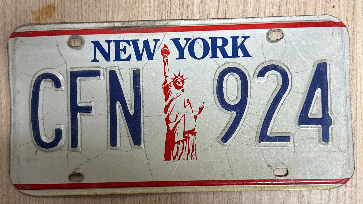 Plaque d’Immatriculation Vintage New York – "The Statue of Liberty" Edition🗽 CFN-924
