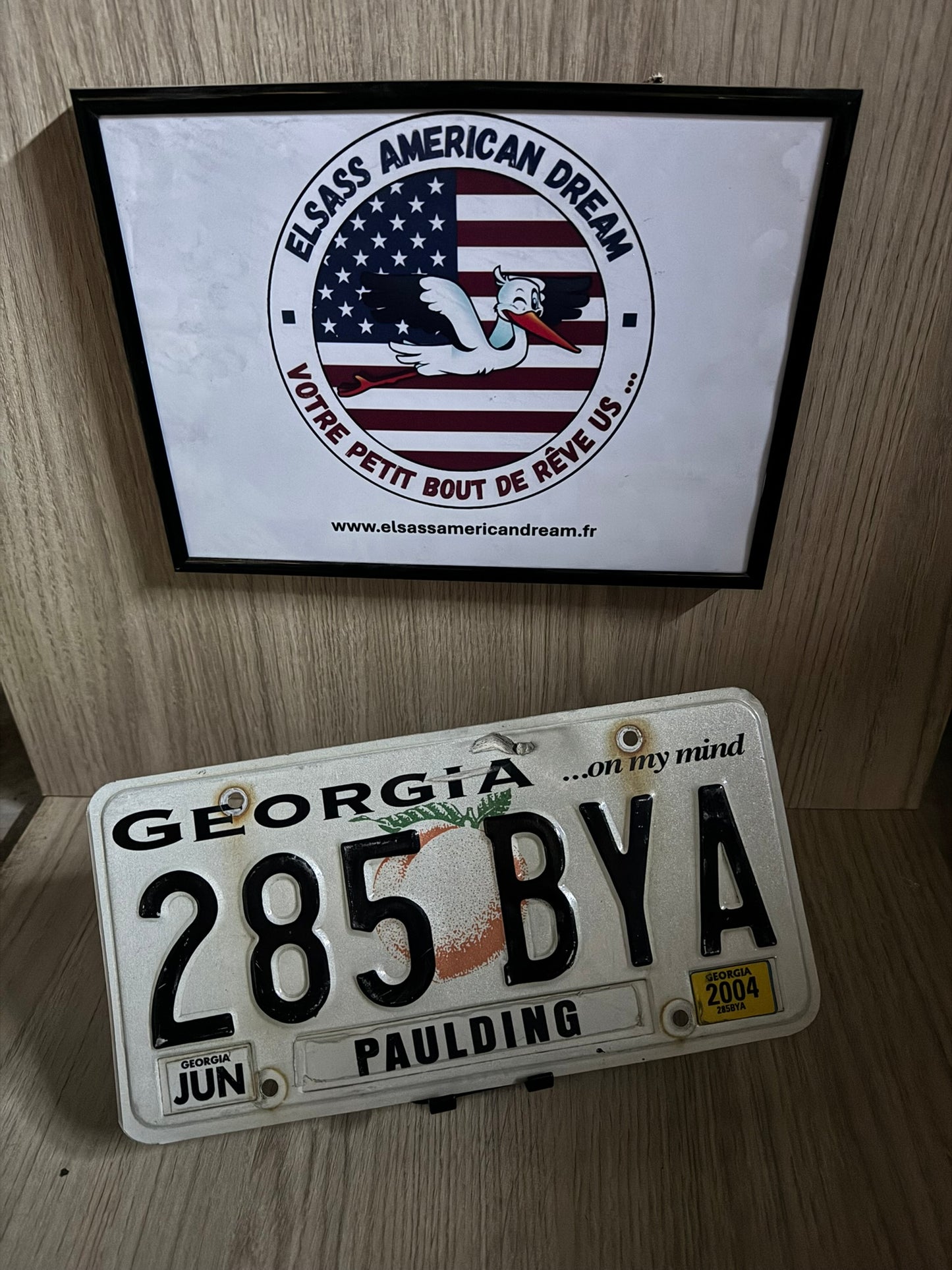 🍑 Plaque d’Immatriculation – Georgia "On My Mind" – 285BYA (Juin 2004)