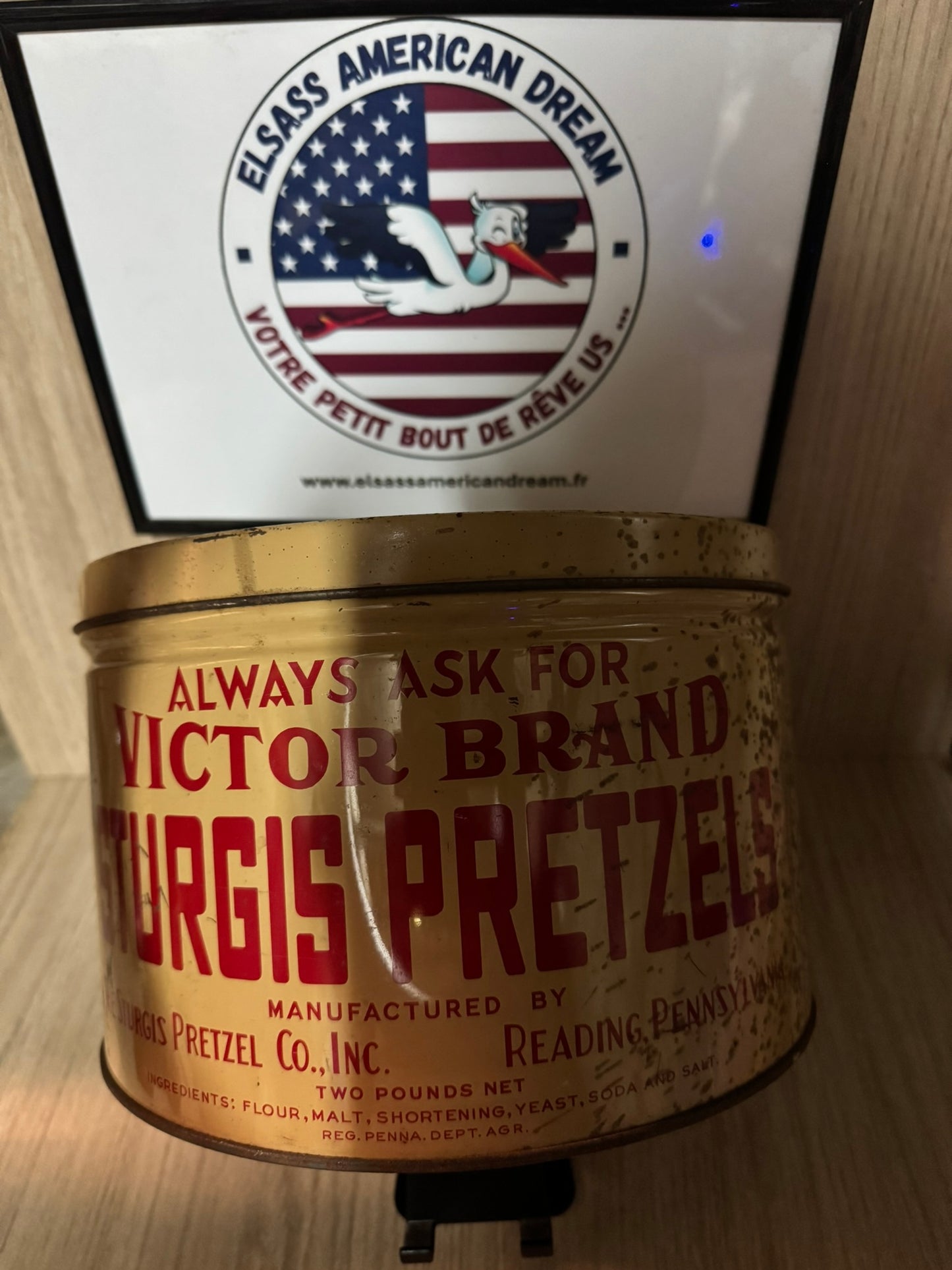 Boîte Vintage "Sturgis Pretzel" – Victor Brand – Circa 1940s/50s – USA – Collector Americana