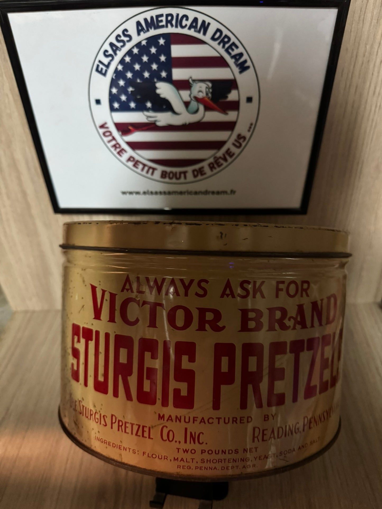 Boîte Vintage "Sturgis Pretzel" – Victor Brand – Circa 1940s/50s – USA – Collector Americana