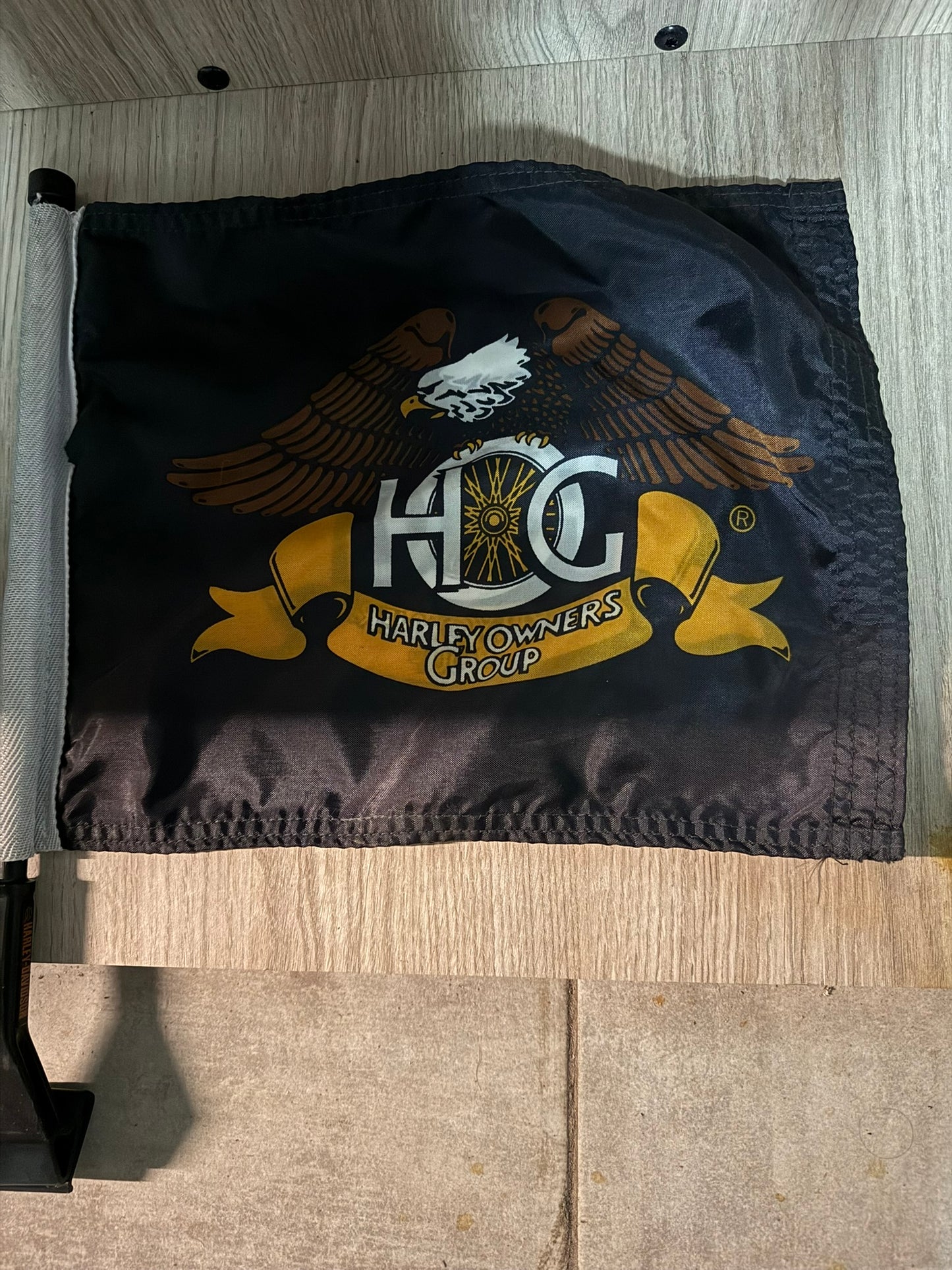 Drapeau de Moto Harley-Davidson H.O.G. (Harley Owners Group) - Support Inclus