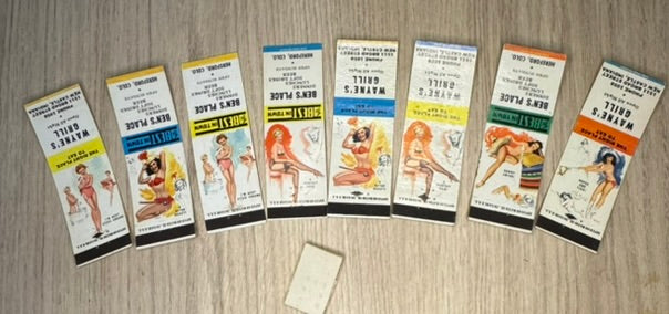 Lot de 7 Pochettes d'Allumettes Vintage Publicitaires Variés - Pin-up Rétro "Ben's Place" et "Wayne's Grill"
