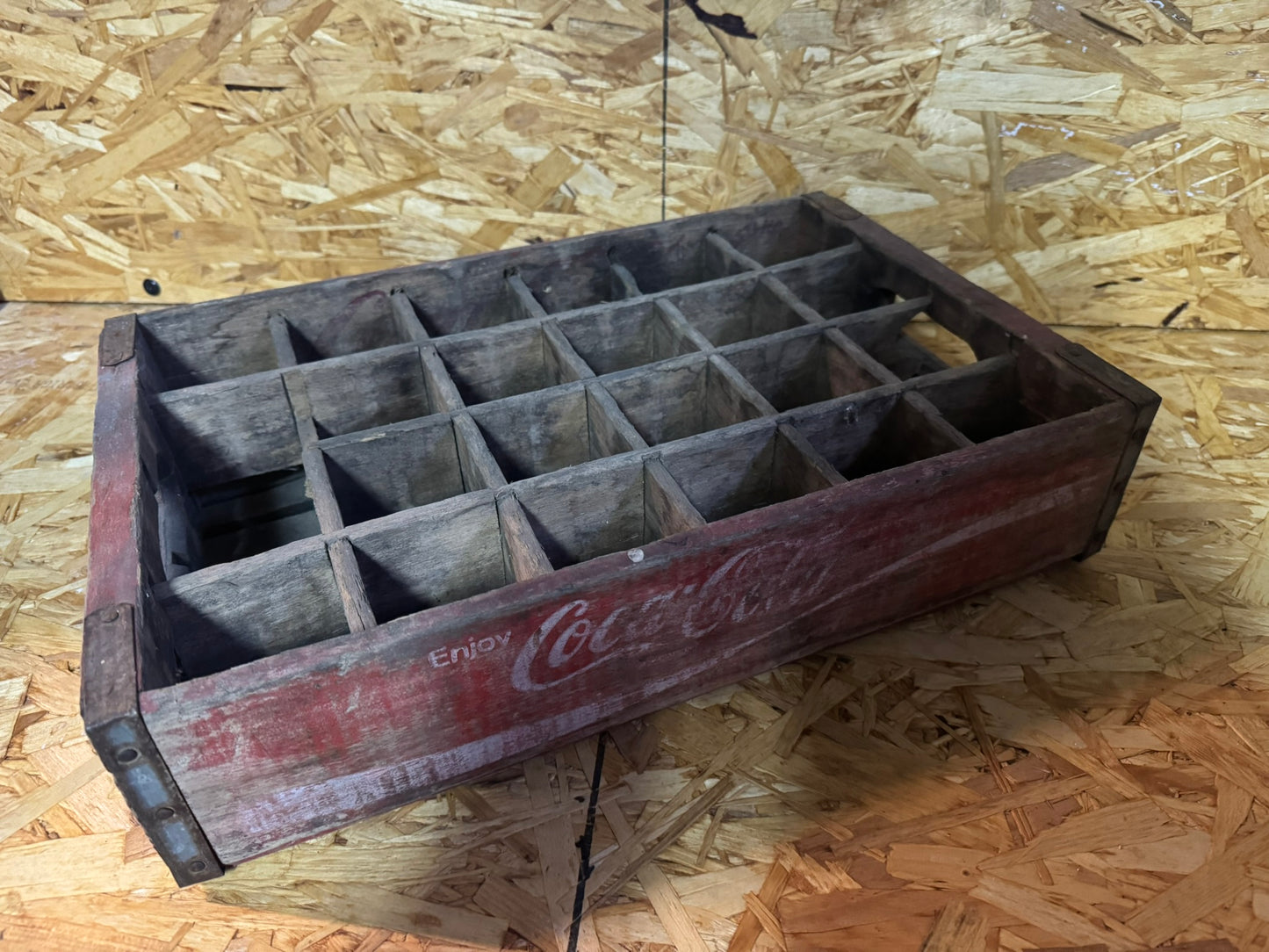 Caisse en Bois Vintage Coca-Cola - 24 Compartiments - Rouge Patiné - Décoration Rétro
