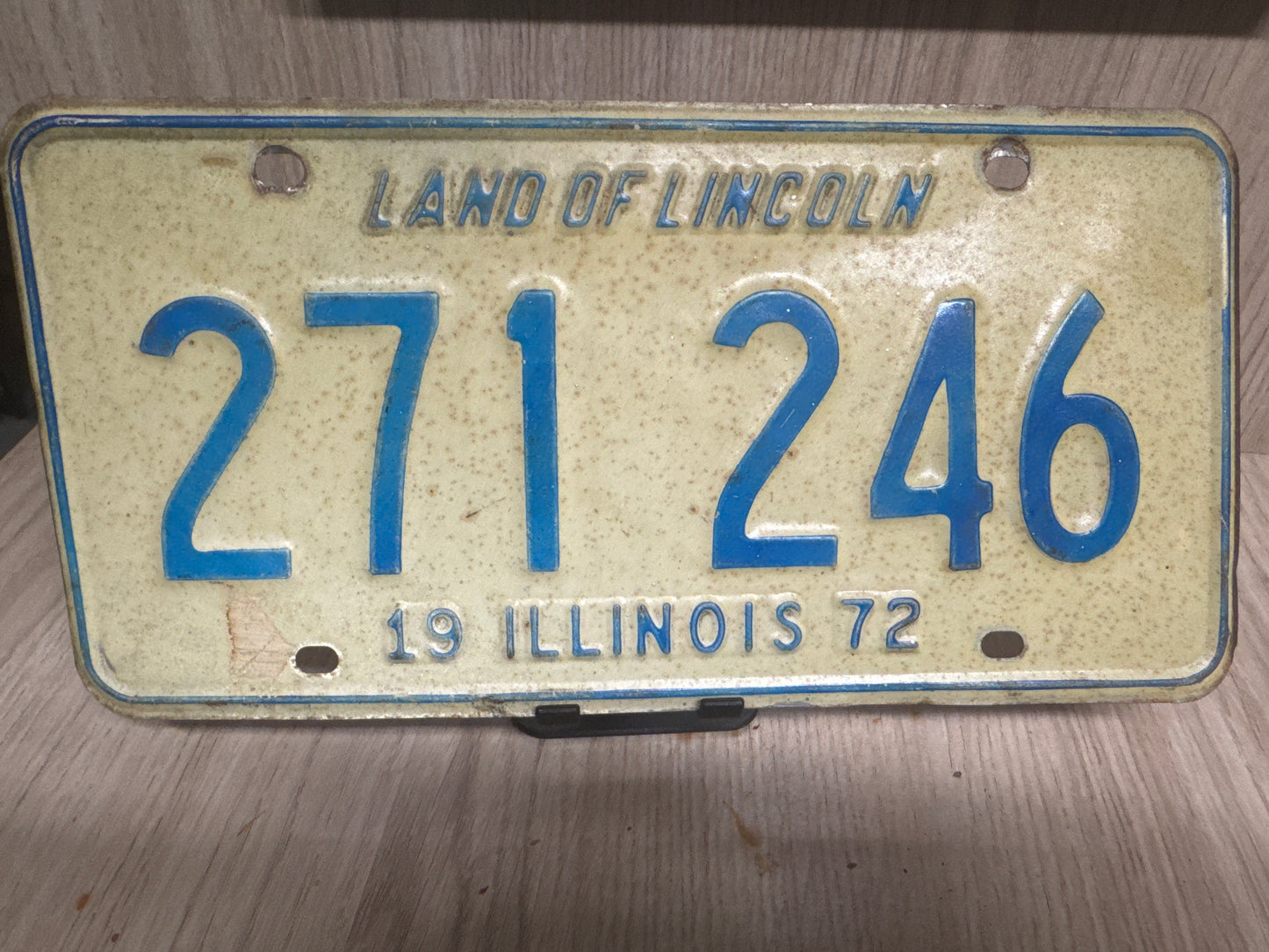 Plaque d’Immatriculation Vintage Illinois 1972 – "Land of Lincoln" Blue & Cream Illinois 271-246