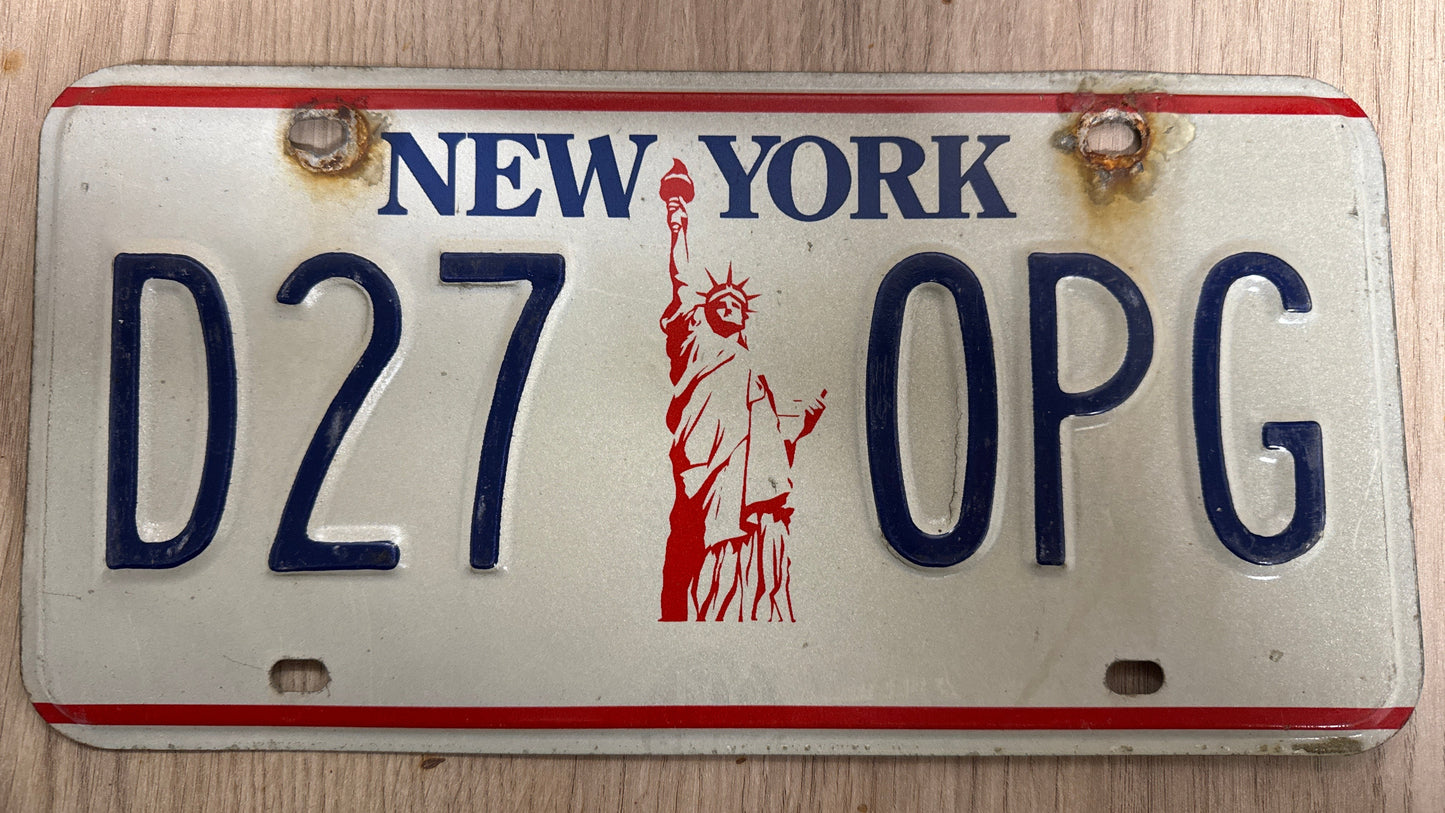Plaque d’Immatriculation Vintage New York – "The Statue of Liberty" Edition🗽 D27-OPG