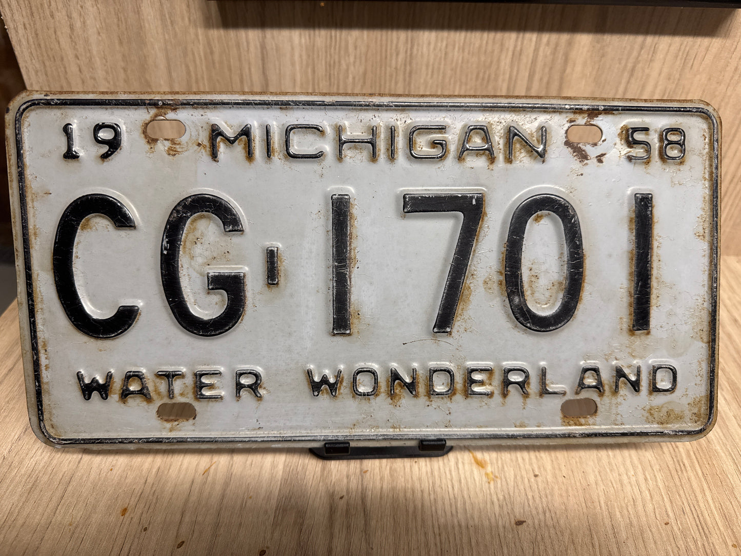 Plaque d’Immatriculation Vintage Michigan 1958 – Édition "Water Wonderland" Michigan CG-i701