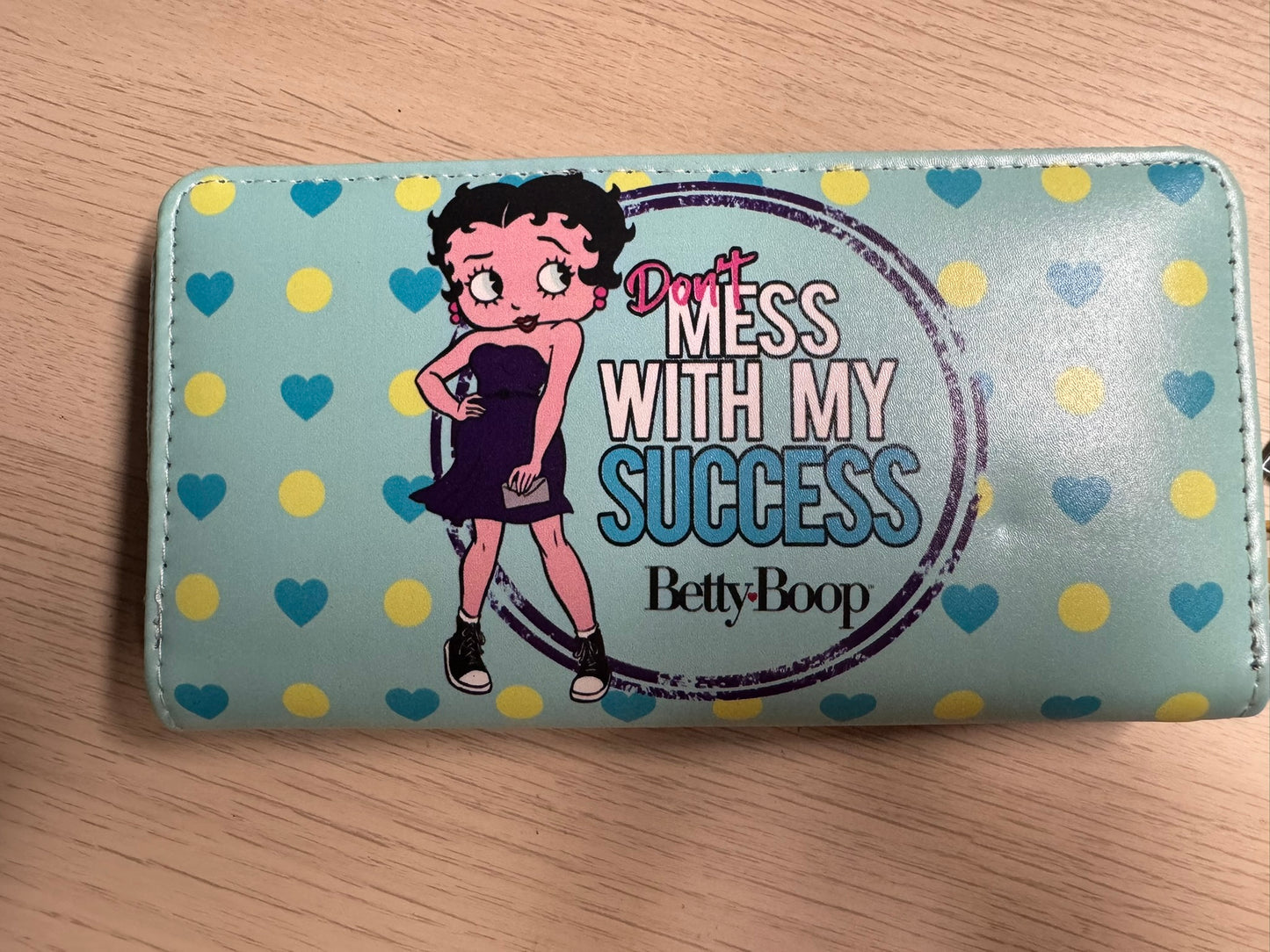 Grand Portefeuille Compagnon Betty Boop – Édition "Don't Mess With My Success" & Motifs Cœurs