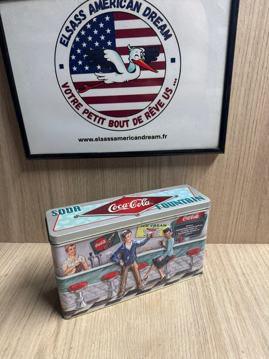 Boîte en Métal Vintage Coca-Cola – Édition Collector "Soda Fountain" Diner Américain