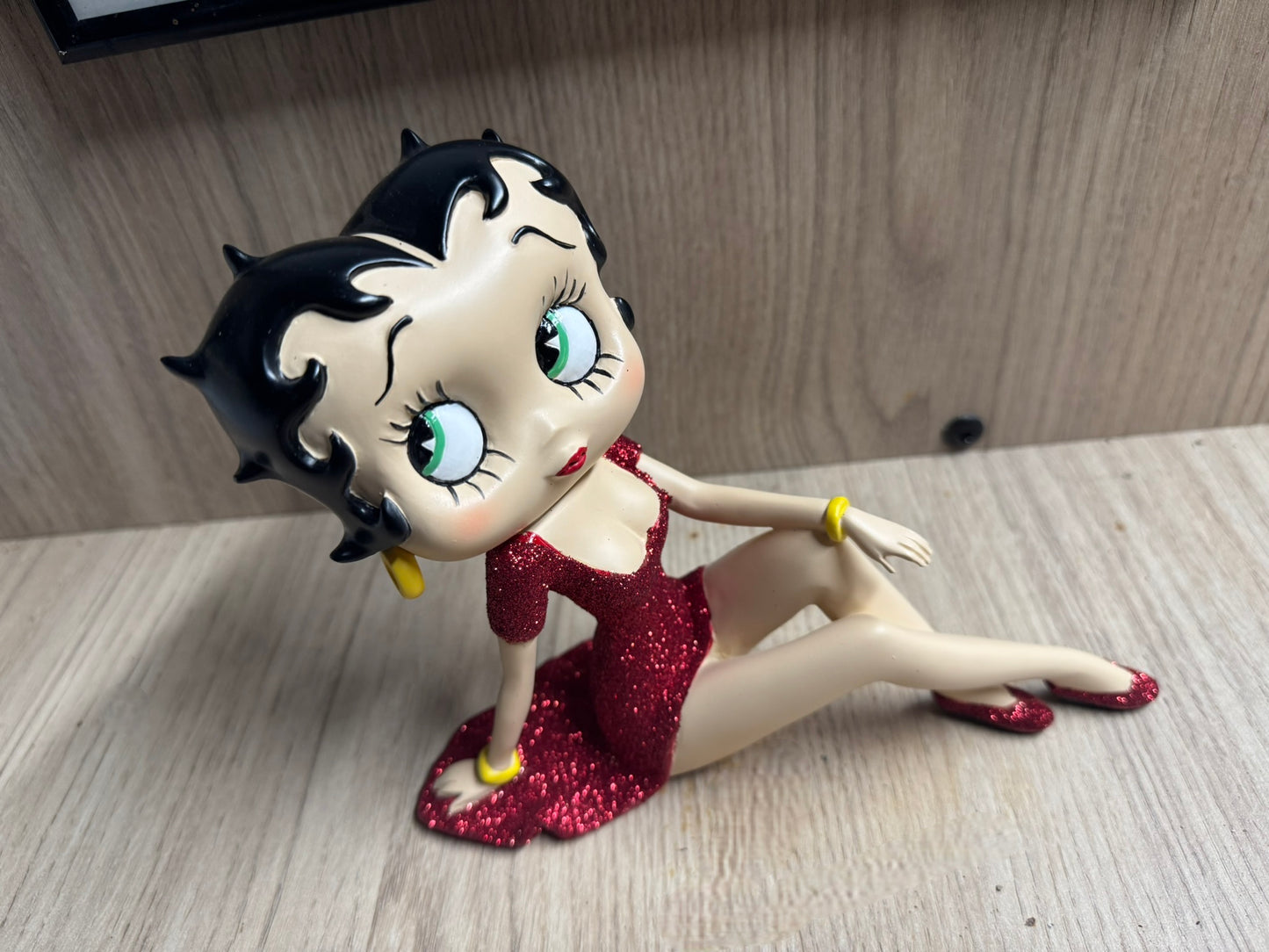 Figurine Collector Betty Boop – Édition Glamour Robe Rouge Scintillante & Pailletée