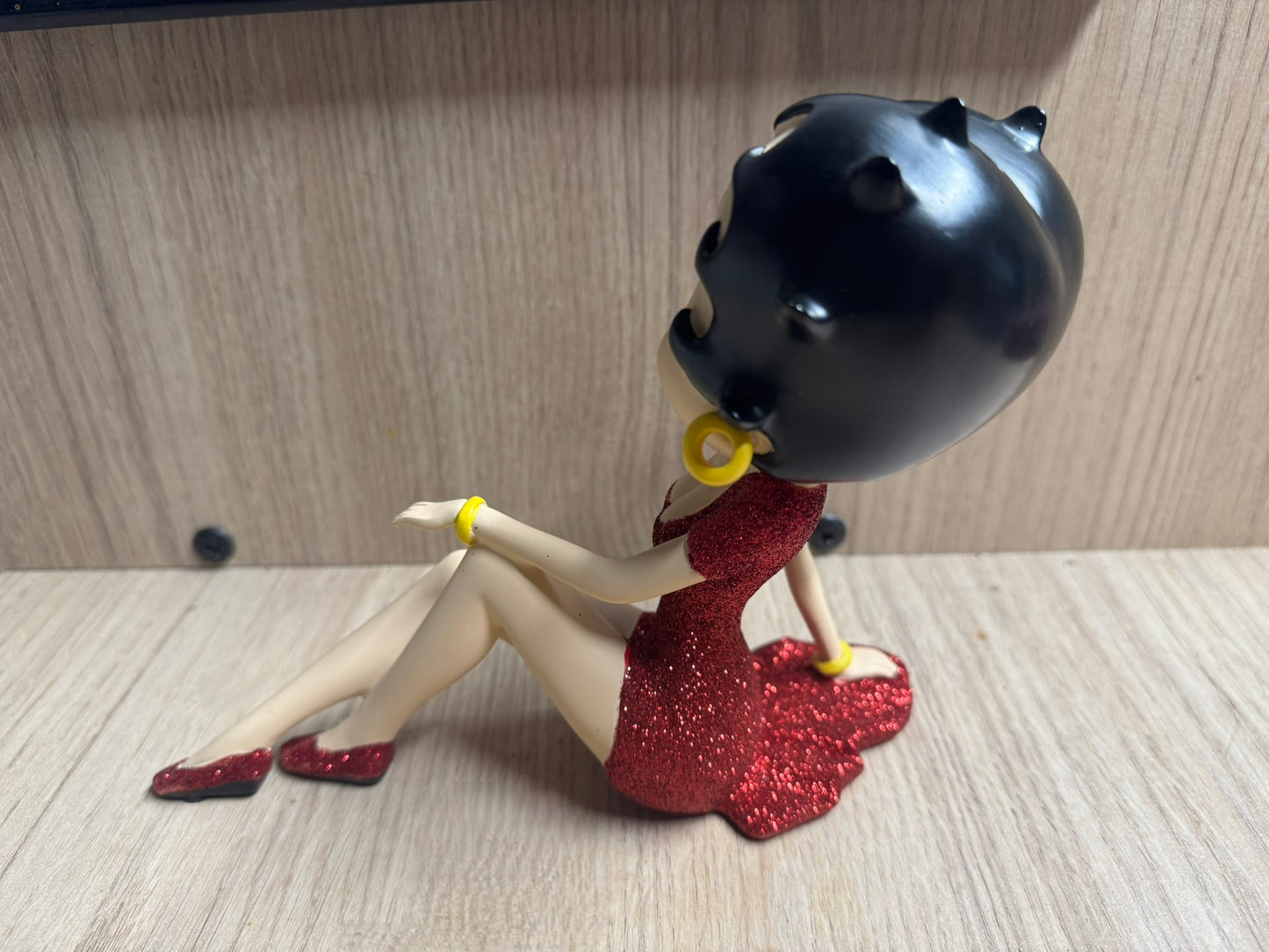 Figurine Collector Betty Boop – Édition Glamour Robe Rouge Scintillante & Pailletée