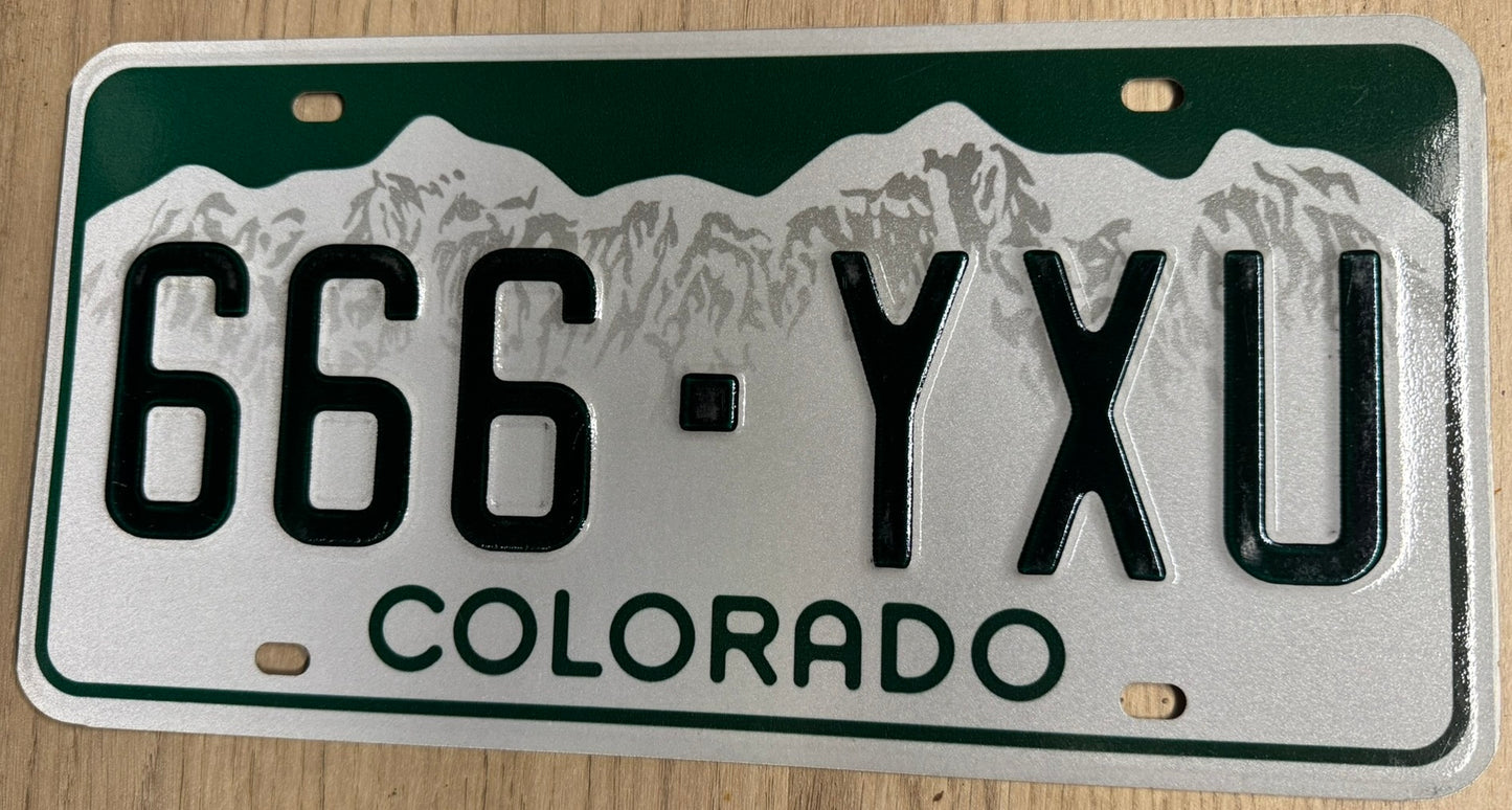 Plaque d'Immatriculation Américaine Colorado – Édition Montagnes / Rare Numéro "666-YXU
