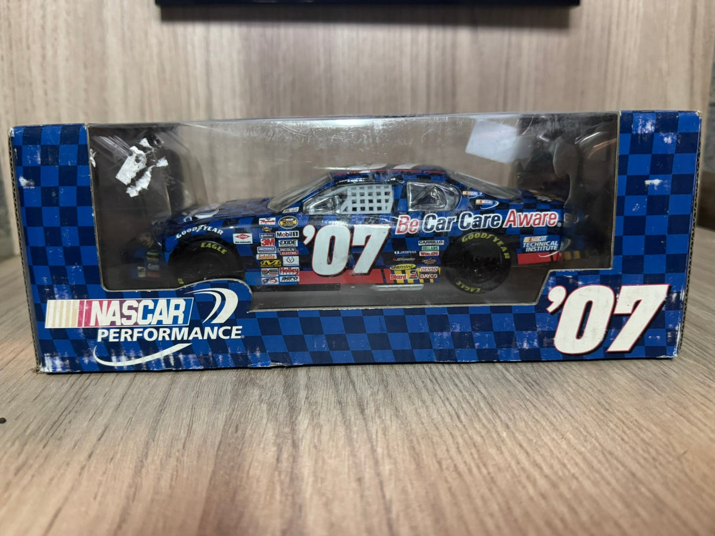 🏁 Voiture Miniature NASCAR #07 - “Be Car Care Aware” (édition Performance) 2007