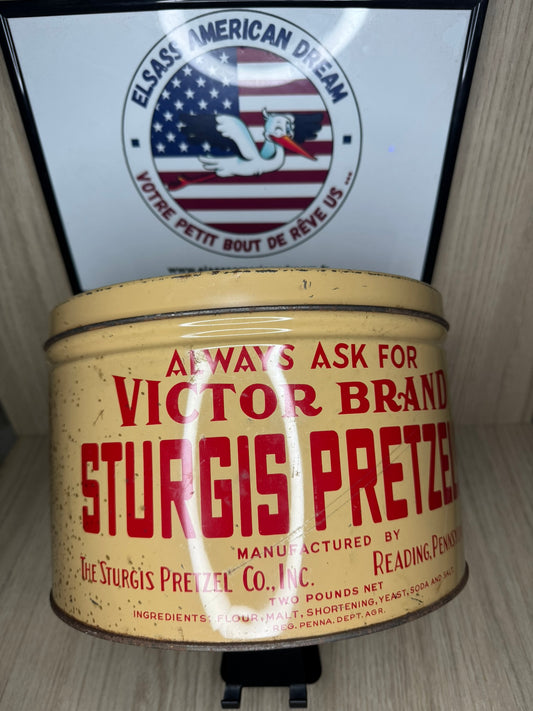 Boîte Vintage "Sturgis Pretzel" – Victor Brand – Circa 1940s/50s – USA – Collector Americana