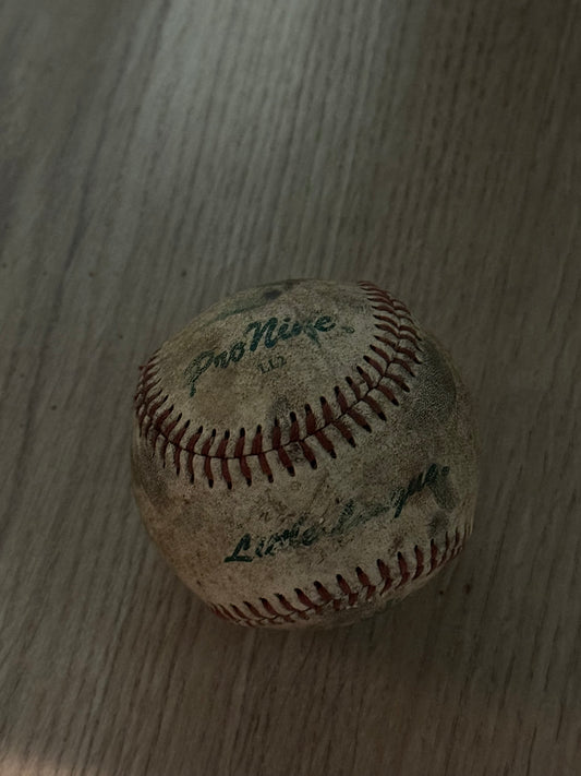 Balle de Baseball Vintage "Pro Nine" - Authentique Balle de Jeu Rétro Patinée